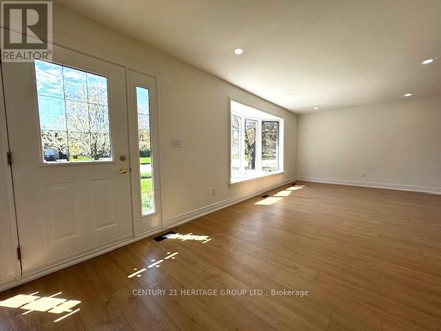 Main Floor - 8 Devins Drive, Aurora, Ontario  L4G 2Z1 - Photo 5 - N12997722