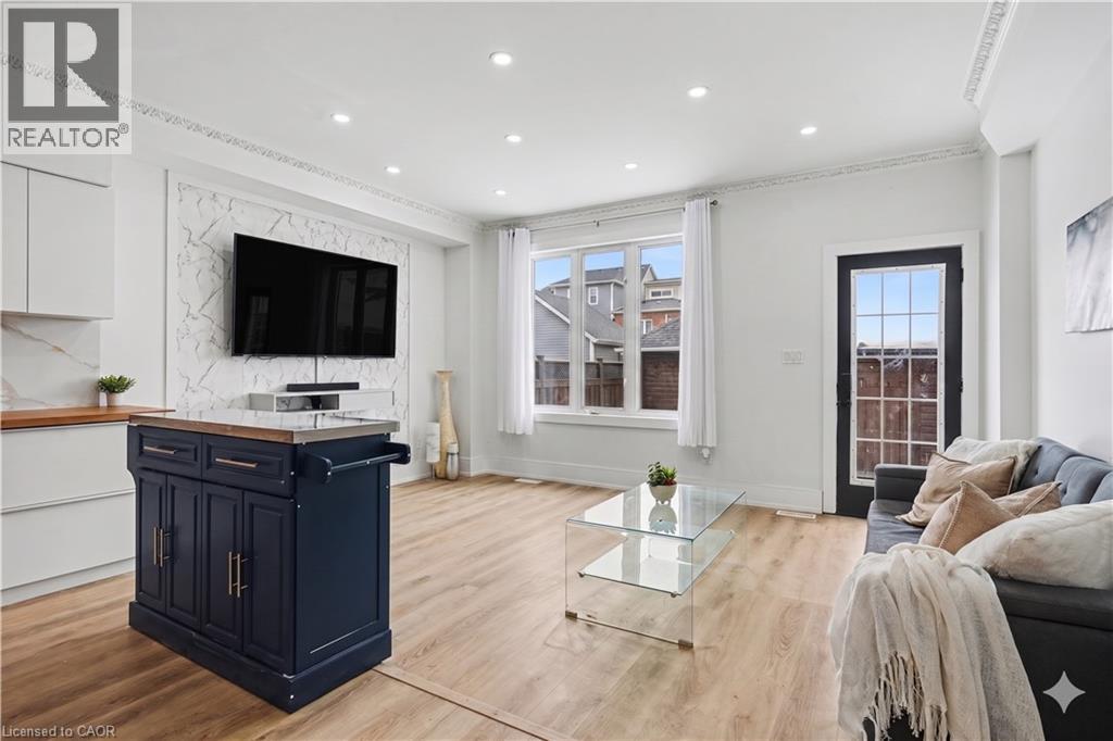 16 Leitch Avenue, North York, Ontario  M3J 3P2 - Photo 6 - 40820185