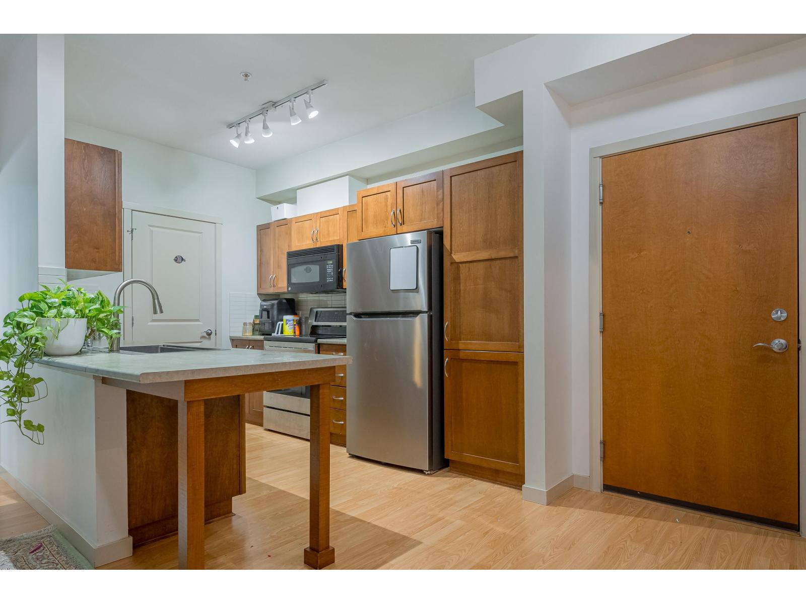 204 33328 E Bourquin Crescent, Abbotsford, British Columbia  V2S 1Y1 - Photo 11 - R3111310