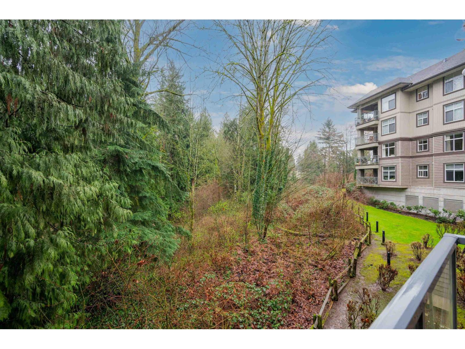 204 33328 E Bourquin Crescent, Abbotsford, British Columbia  V2S 1Y1 - Photo 4 - R3111310