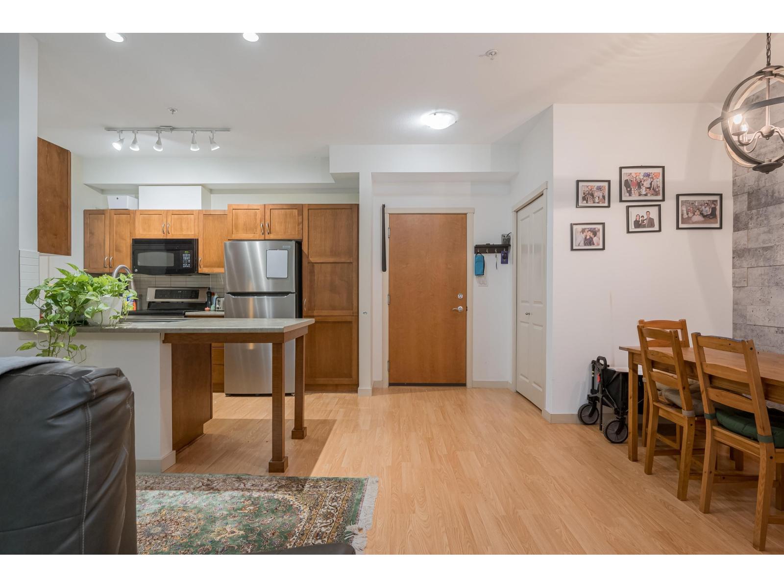 204 33328 E Bourquin Crescent, Abbotsford, British Columbia  V2S 1Y1 - Photo 10 - R3111310