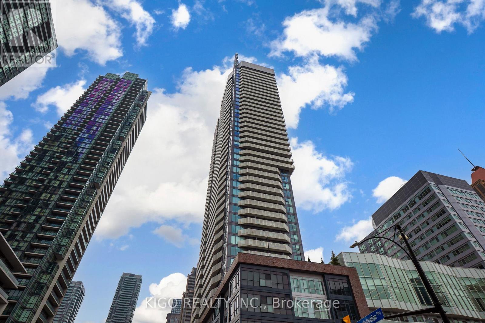 2406 - 4065 CONFEDERATION PARKWAY, Mississauga, Ontario