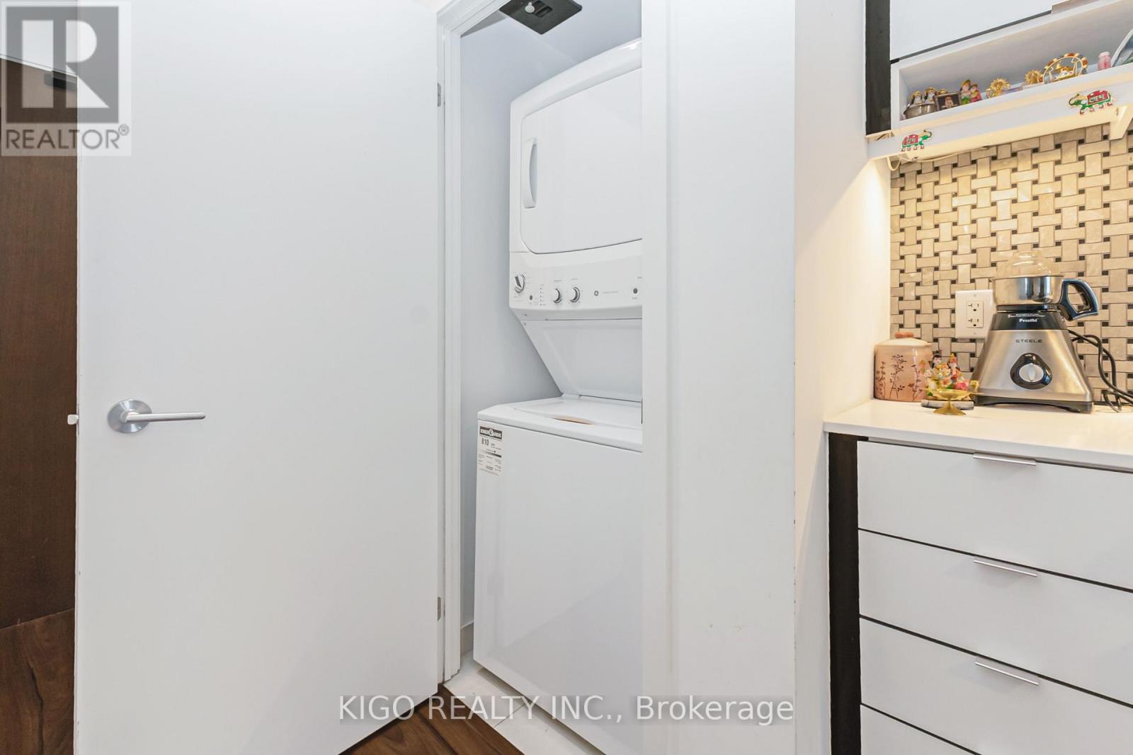 2406 - 4065 Confederation Parkway, Mississauga, Ontario  L5B 0L4 - Photo 24 - W12997776