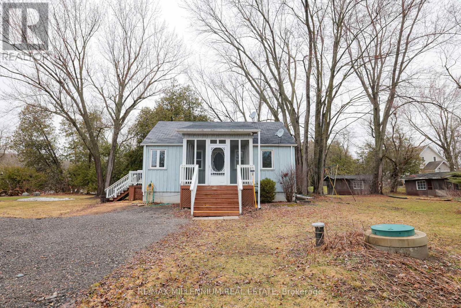 2424 Olde Base Line Road, Caledon, Ontario  L7C 0J3 - Photo 5 - W12997786