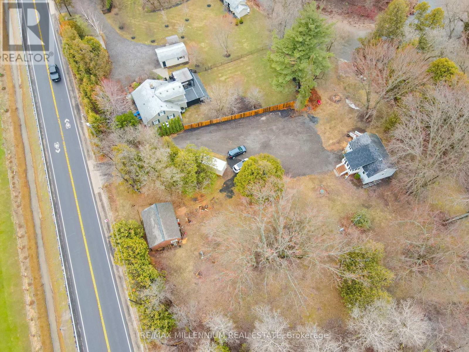 2424 Olde Base Line Road, Caledon, Ontario  L7C 0J3 - Photo 7 - W12997786