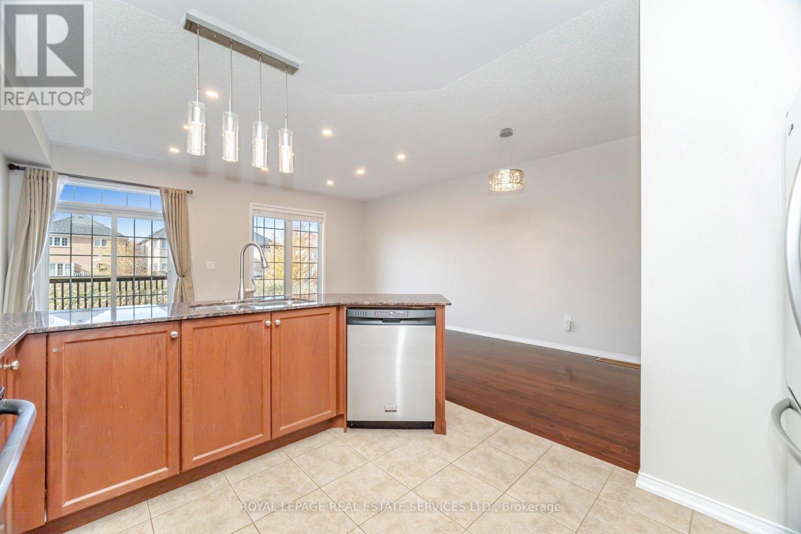 4 - 745 Farmstead Drive, Milton, Ontario  L9T 8B1 - Photo 10 - W12997802