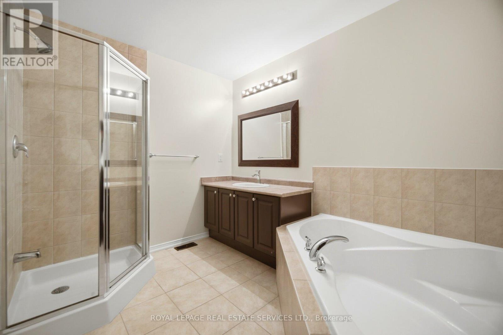 4 - 745 Farmstead Drive, Milton, Ontario  L9T 8B1 - Photo 33 - W12997802