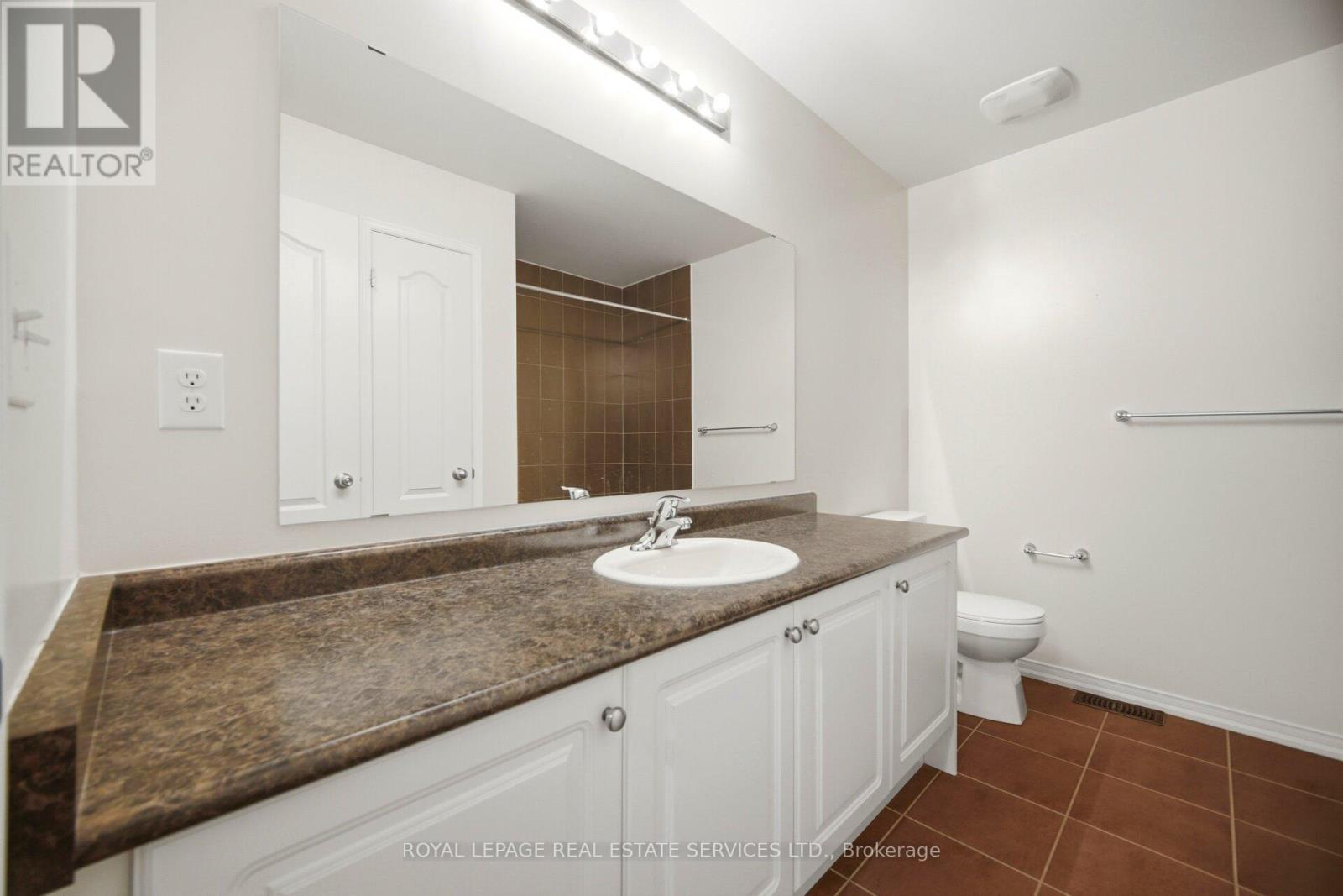 4 - 745 Farmstead Drive, Milton, Ontario  L9T 8B1 - Photo 39 - W12997802