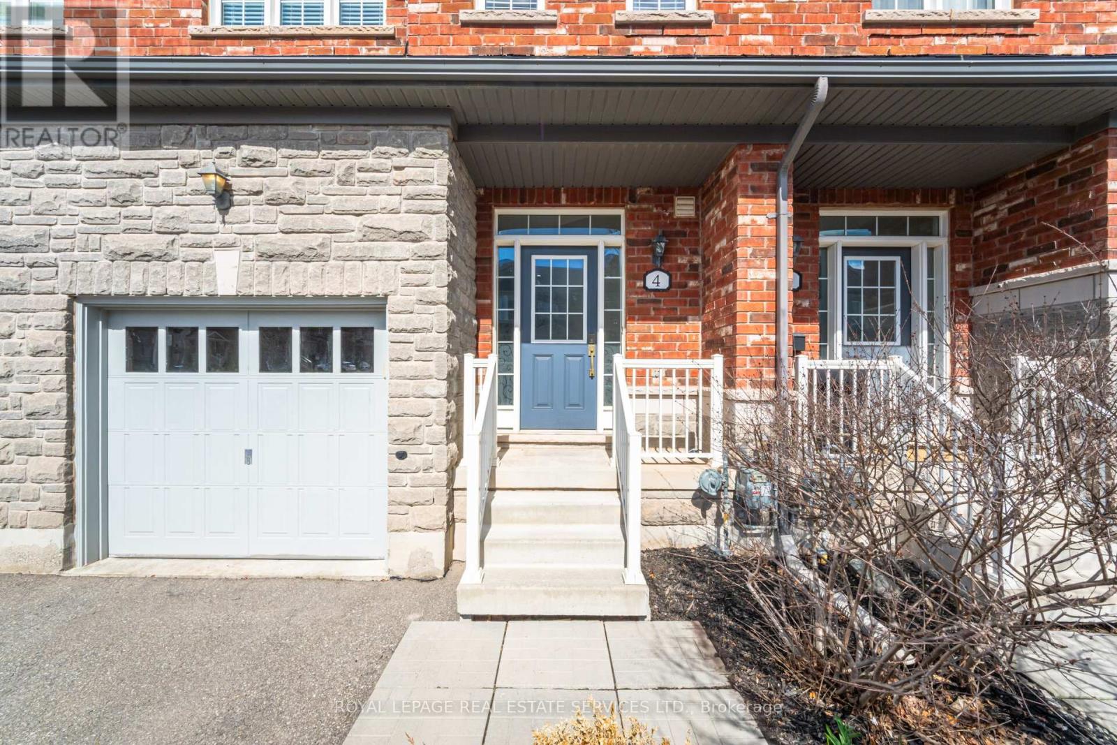 4 - 745 Farmstead Drive, Milton, Ontario  L9T 8B1 - Photo 4 - W12997802