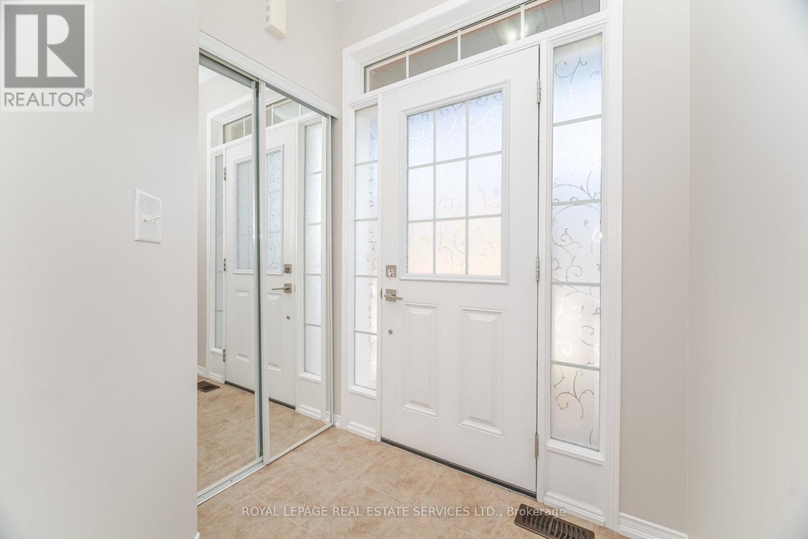 4 - 745 Farmstead Drive, Milton, Ontario  L9T 8B1 - Photo 6 - W12997802