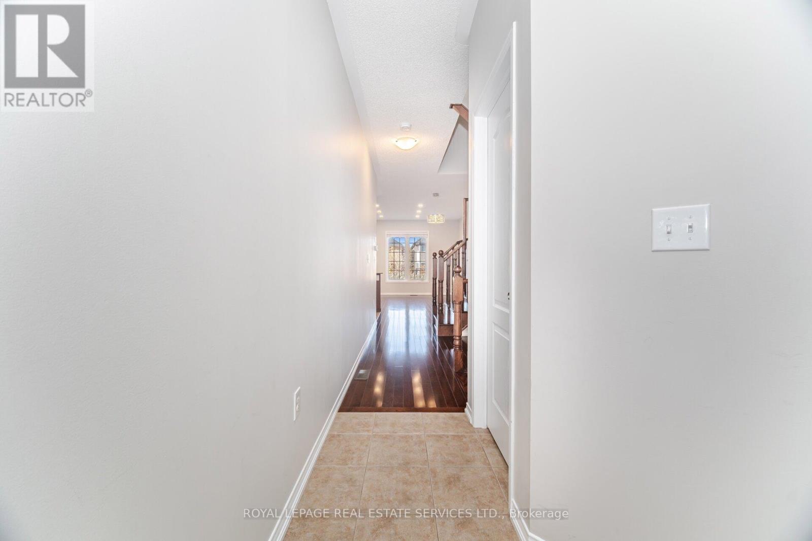 4 - 745 Farmstead Drive, Milton, Ontario  L9T 8B1 - Photo 7 - W12997802