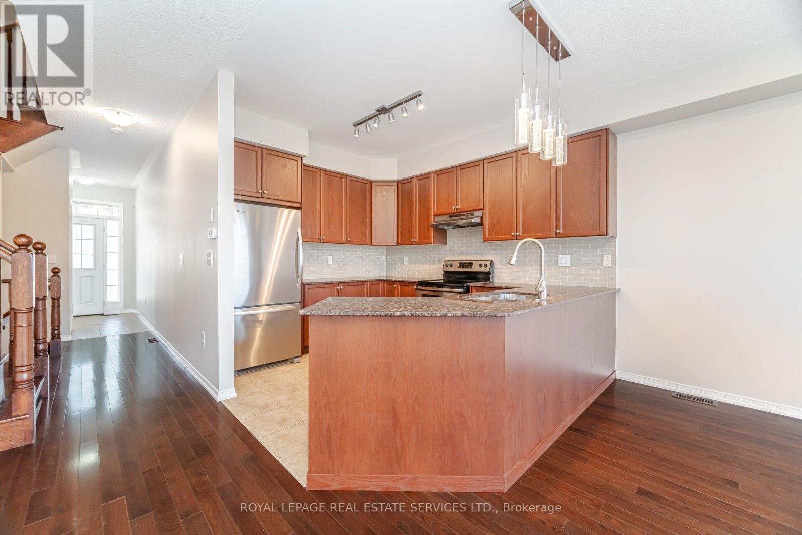 4 - 745 Farmstead Drive, Milton, Ontario  L9T 8B1 - Photo 8 - W12997802