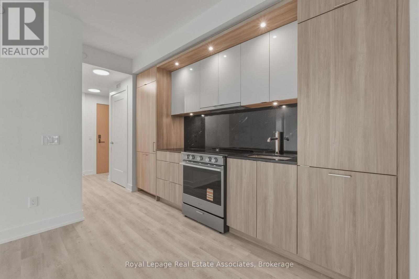 1013 - 25 Cordova Avenue, Toronto, Ontario  M9A 0E5 - Photo 4 - W12997812