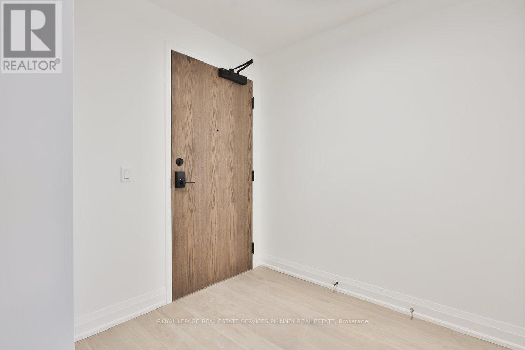 Lph 1807 - 1035 Southdown Road, Mississauga, Ontario  L5J 0A2 - Photo 3 - W12997832