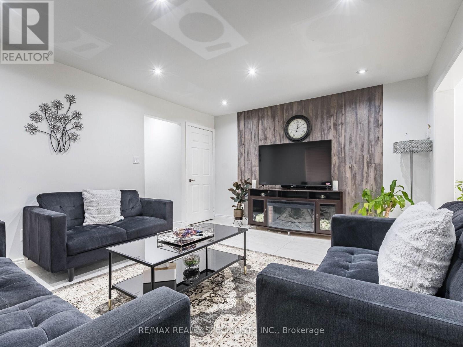 73 Zia Dodda Crescent, Brampton, Ontario L6P 1J6 - Photo 10 - W12997836