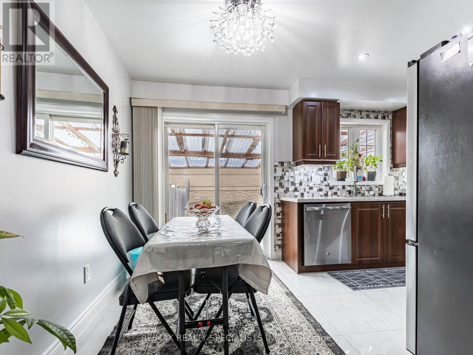 73 Zia Dodda Crescent, Brampton, Ontario L6P 1J6 - Photo 11 - W12997836