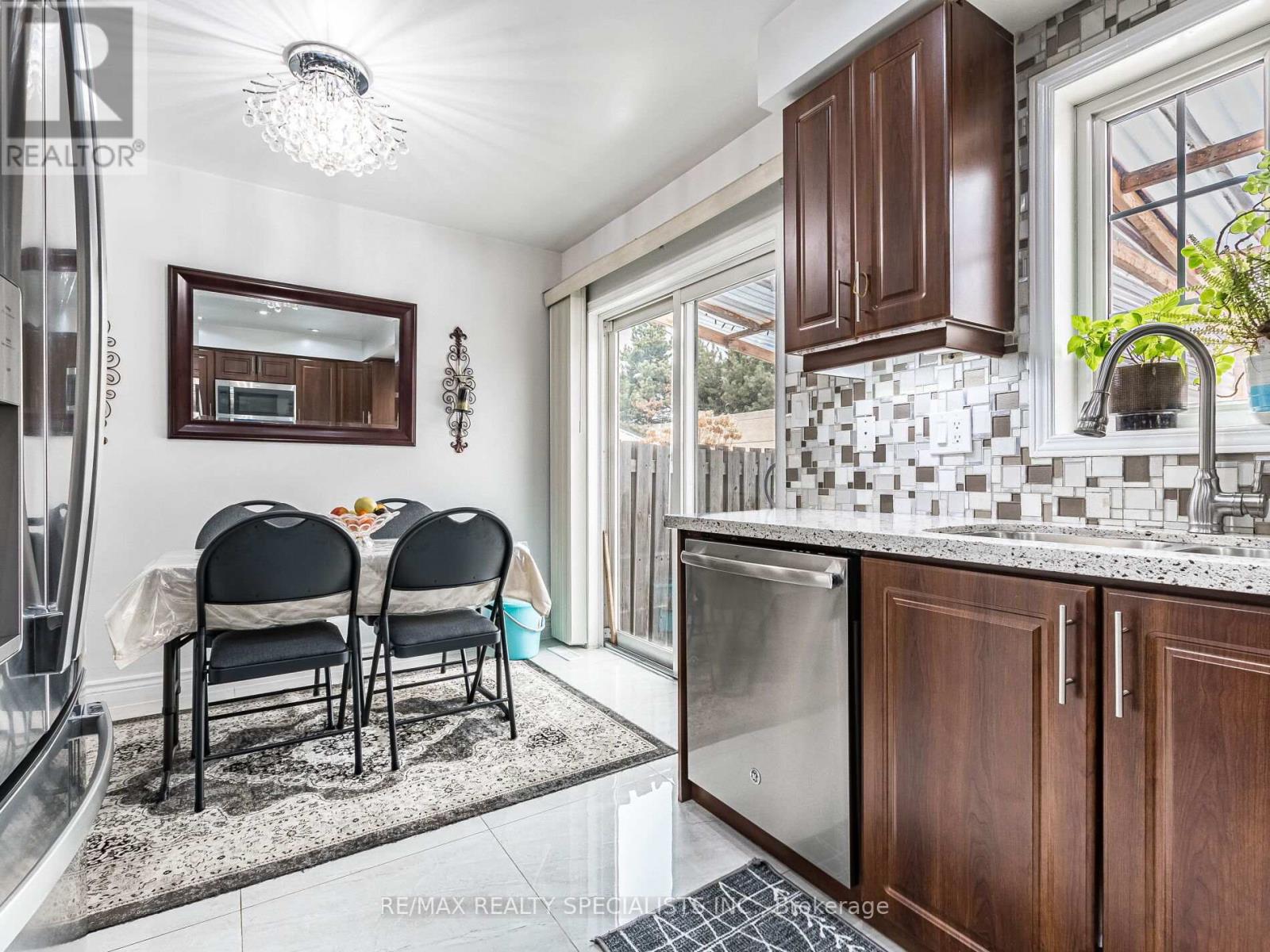 73 Zia Dodda Crescent, Brampton, Ontario L6P 1J6 - Photo 15 - W12997836