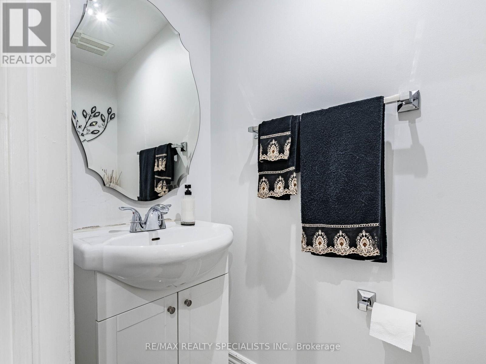 73 Zia Dodda Crescent, Brampton, Ontario L6P 1J6 - Photo 16 - W12997836