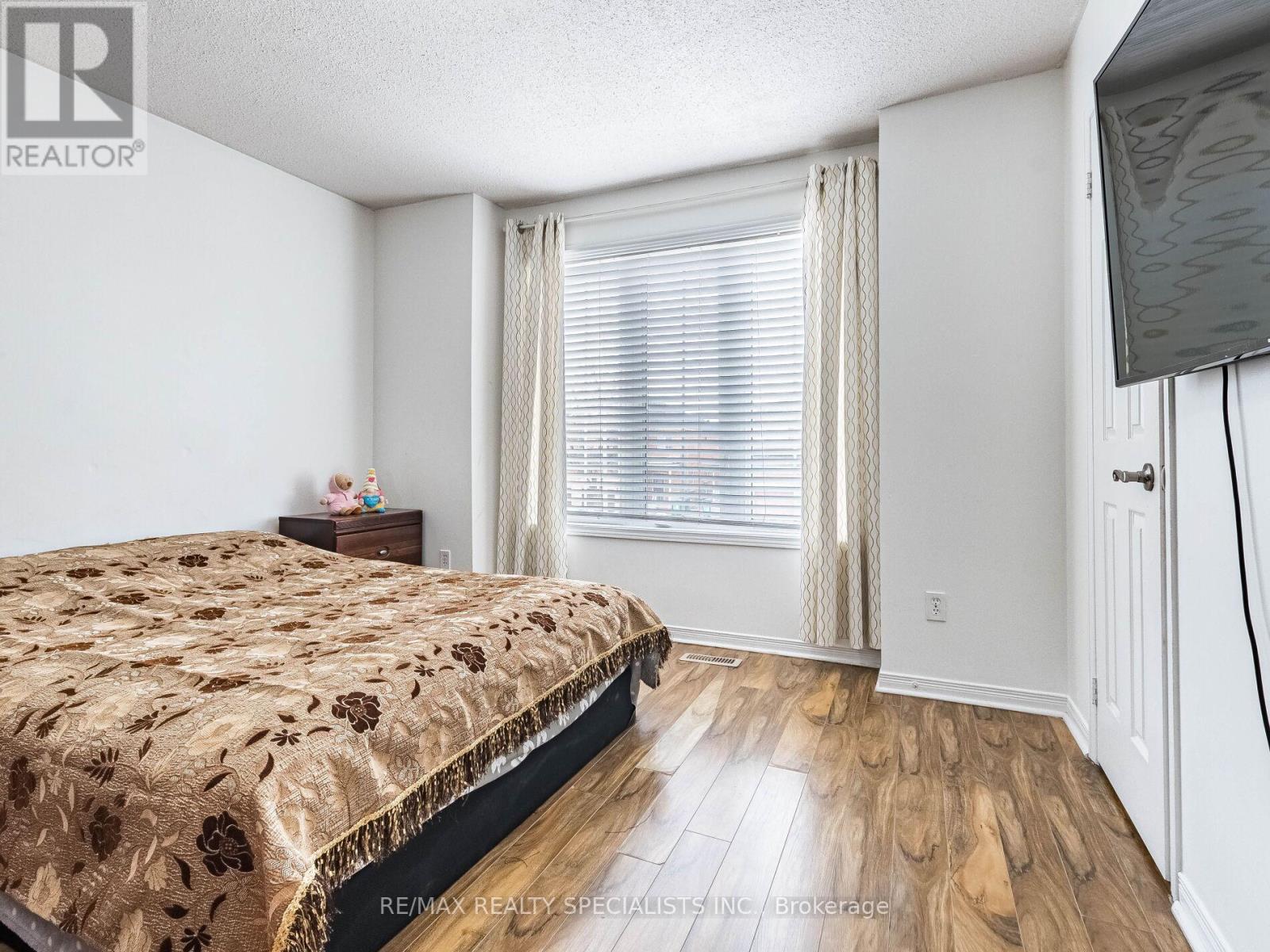 73 Zia Dodda Crescent, Brampton, Ontario L6P 1J6 - Photo 18 - W12997836