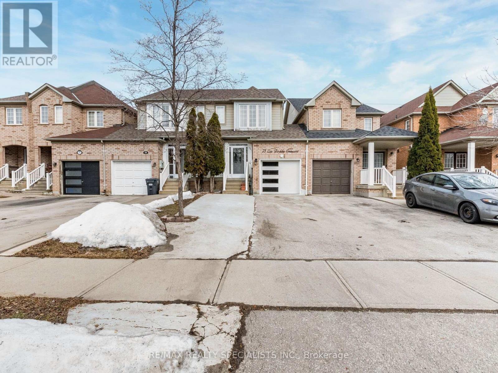 73 Zia Dodda Crescent, Brampton, Ontario L6P 1J6 - Photo 2 - W12997836
