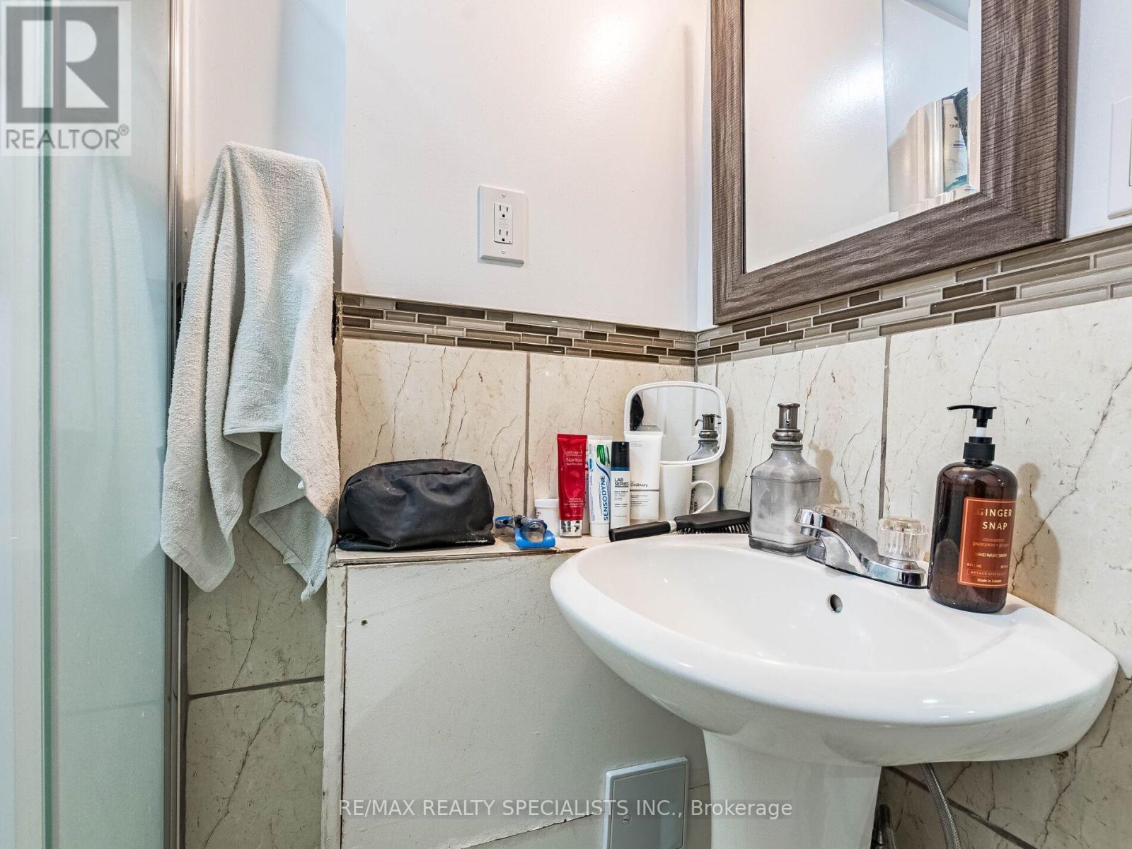 73 Zia Dodda Crescent, Brampton, Ontario L6P 1J6 - Photo 33 - W12997836