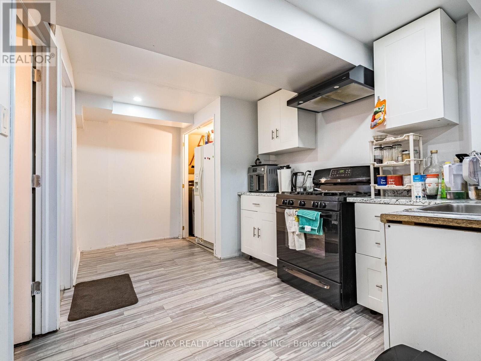 73 Zia Dodda Crescent, Brampton, Ontario L6P 1J6 - Photo 35 - W12997836