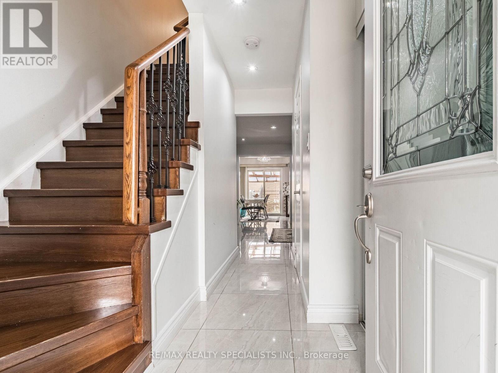 73 Zia Dodda Crescent, Brampton, Ontario L6P 1J6 - Photo 4 - W12997836