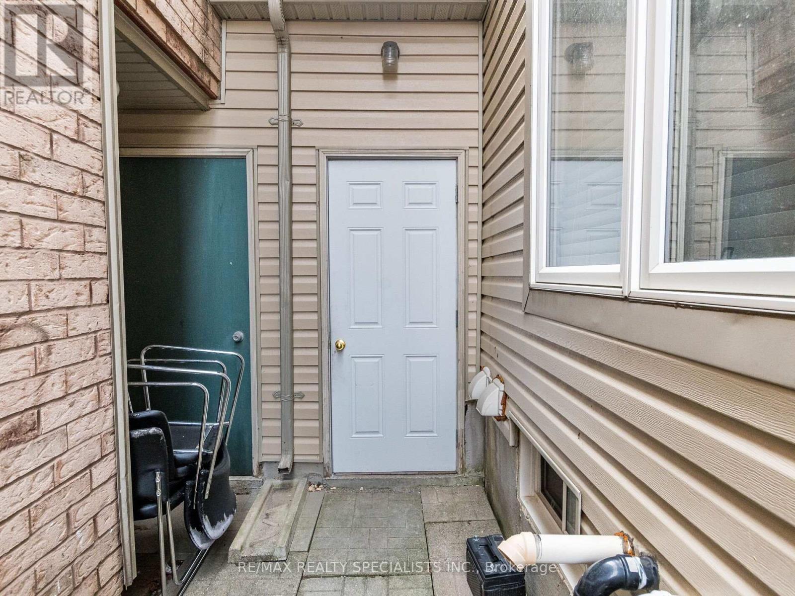 73 Zia Dodda Crescent, Brampton, Ontario L6P 1J6 - Photo 45 - W12997836