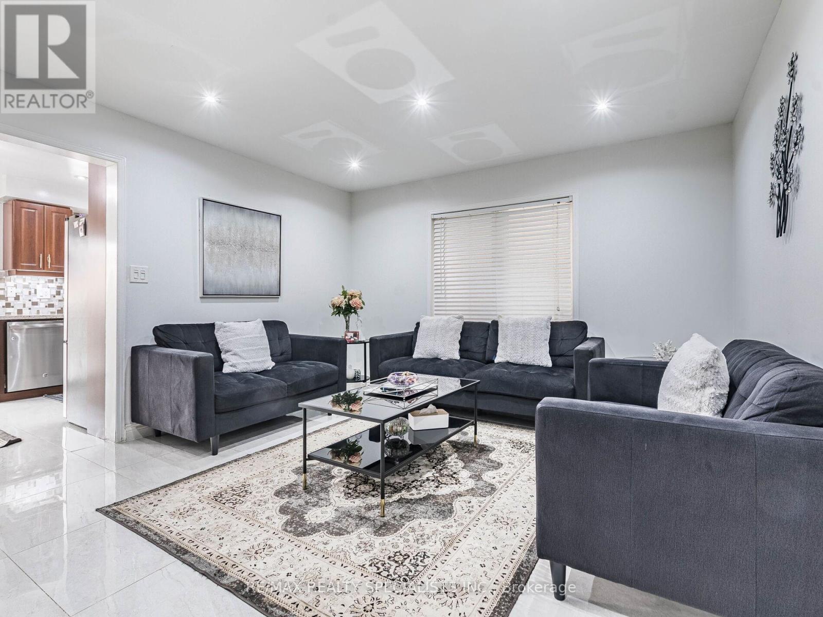 73 Zia Dodda Crescent, Brampton, Ontario L6P 1J6 - Photo 6 - W12997836