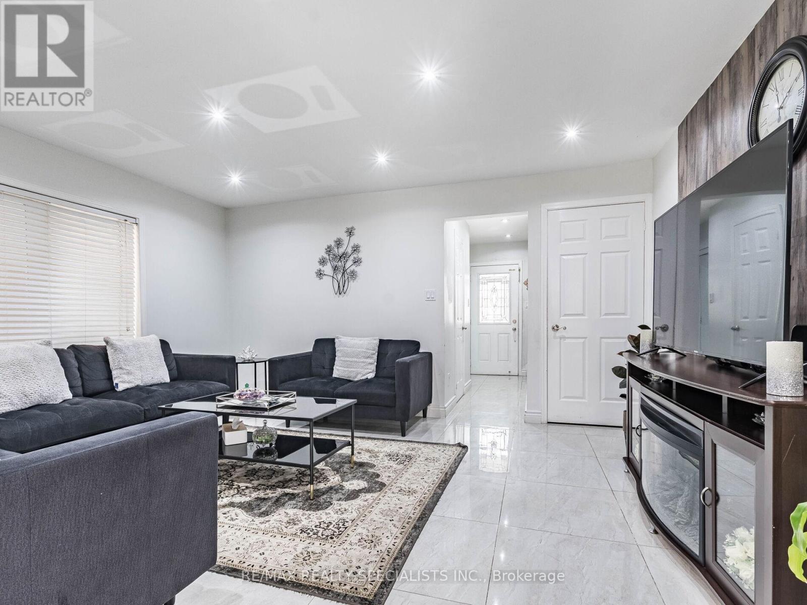 73 Zia Dodda Crescent, Brampton, Ontario L6P 1J6 - Photo 7 - W12997836