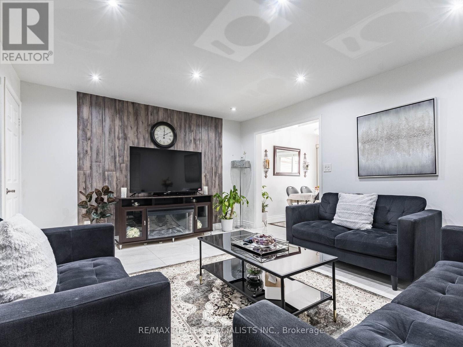73 Zia Dodda Crescent, Brampton, Ontario L6P 1J6 - Photo 9 - W12997836