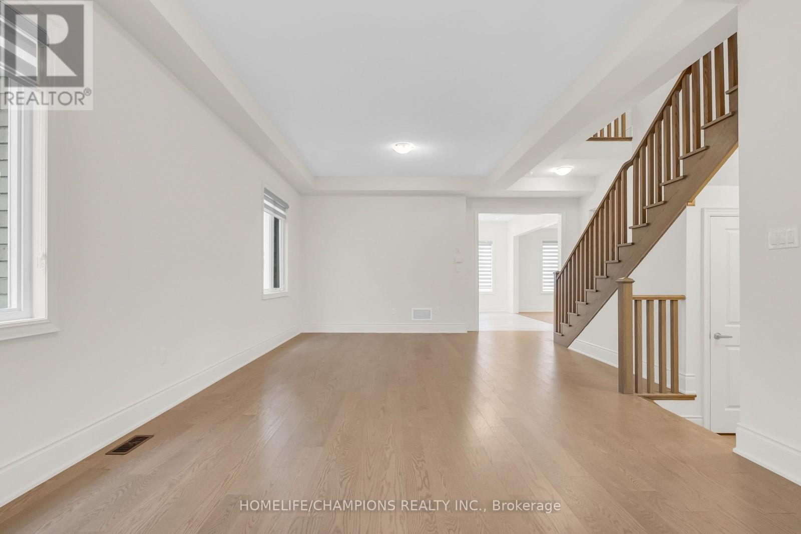 212 Wesmina Avenue, Whitchurch-Stouffville, Ontario L4A 5A2 - Photo 7 - N12966122