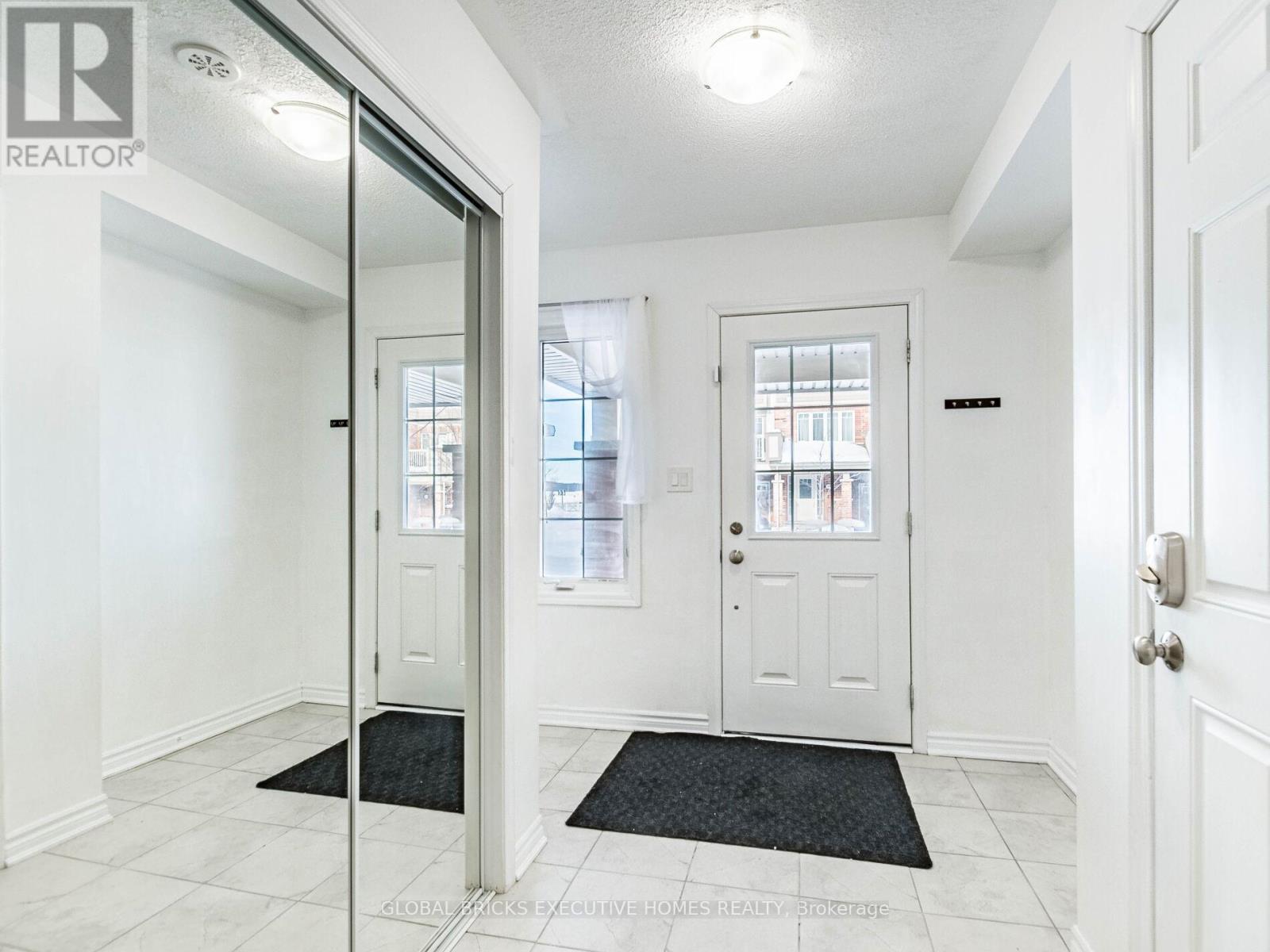 108 Frost Court, Milton, Ontario  L9E 1G4 - Photo 6 - W12793830