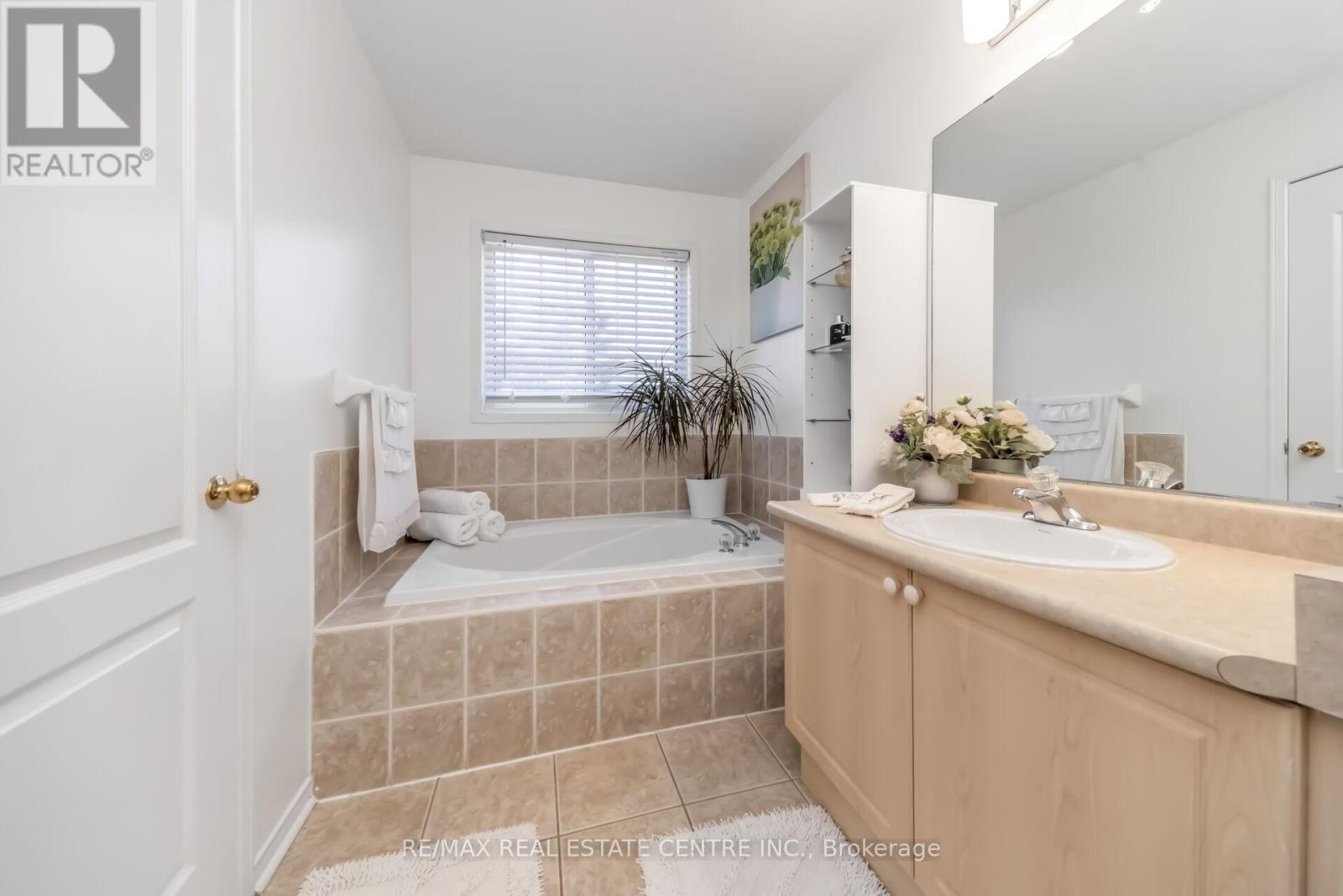 22 Mistycreek Crescent, Brampton, Ontario  L7A 3E8 - Photo 27 - W12990384