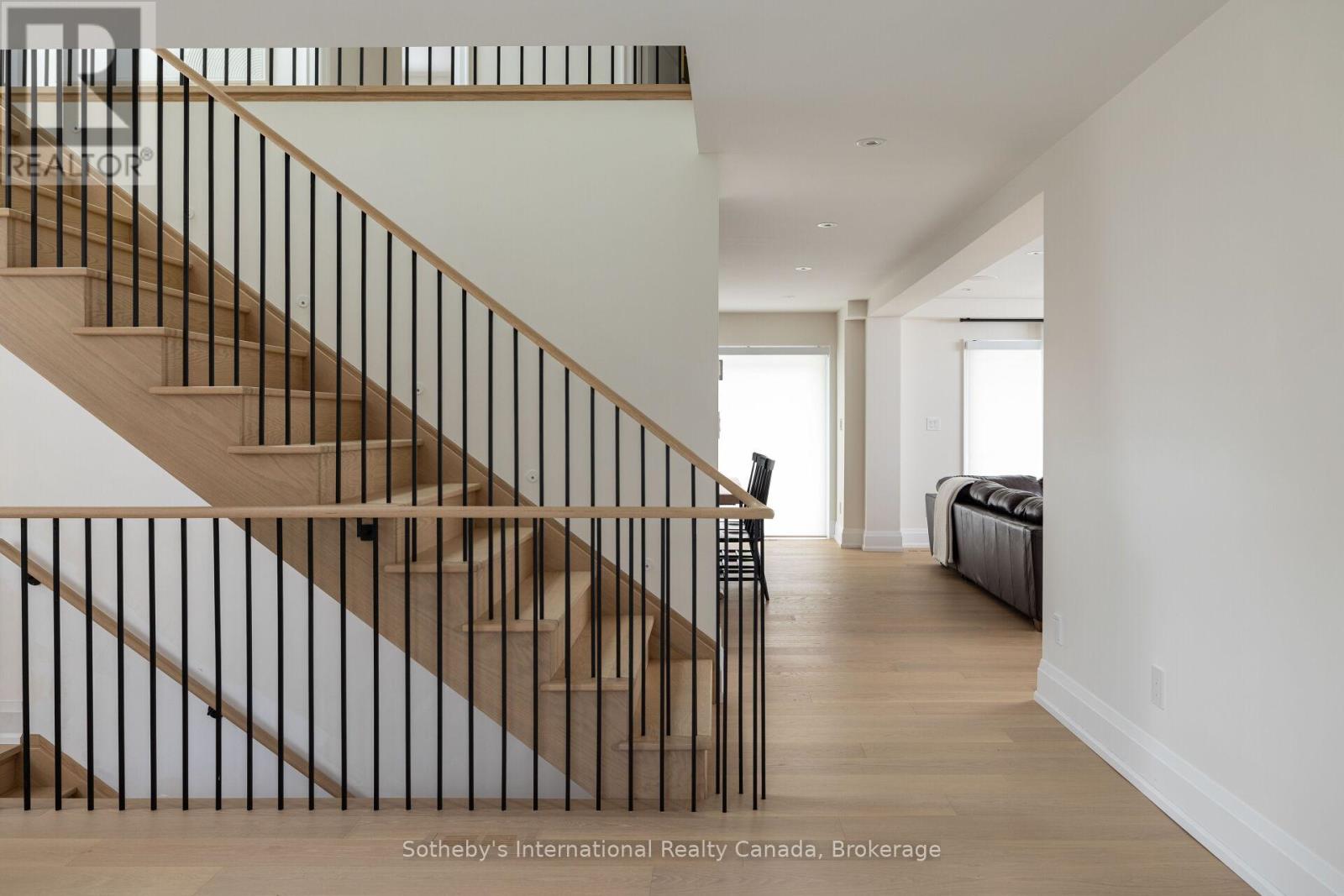 246 Cairncroft Road, Oakville, Ontario  L6J 4M3 - Photo 6 - W12997872