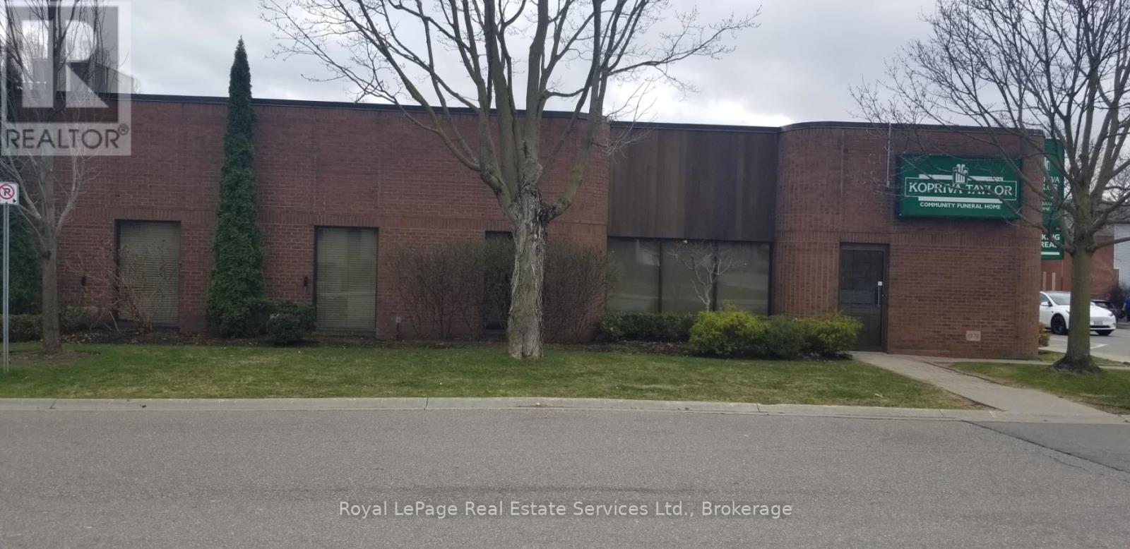 1 - 60 Lakeshore Road W, Oakville, Ontario  L6K 1E1 - Photo 3 - W12997986