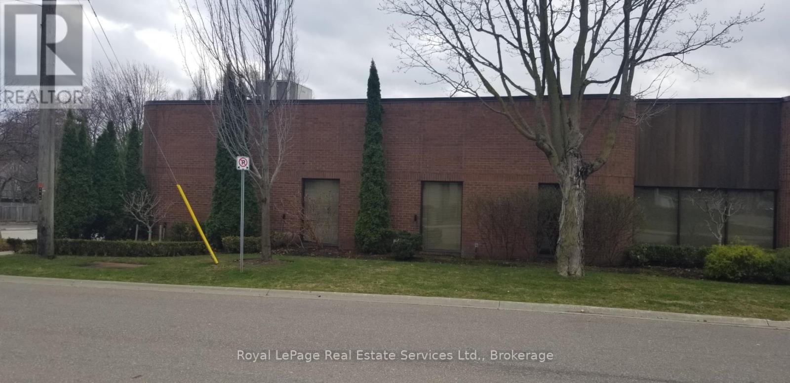 1 - 60 Lakeshore Road W, Oakville, Ontario  L6K 1E1 - Photo 5 - W12997986