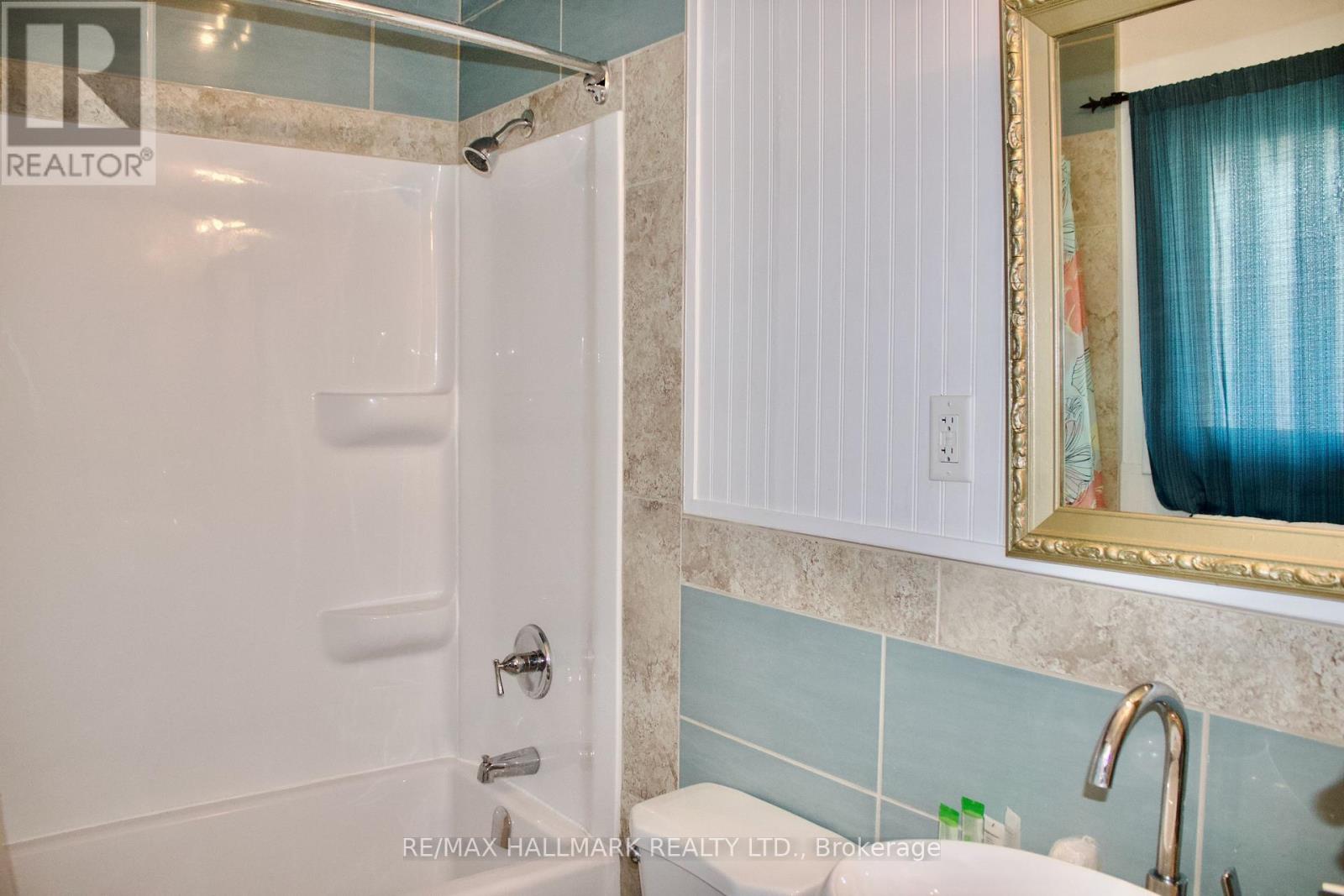 122 Ridgeway Road, Fort Erie, Ontario  L0S 1B0 - Photo 15 - X12965298