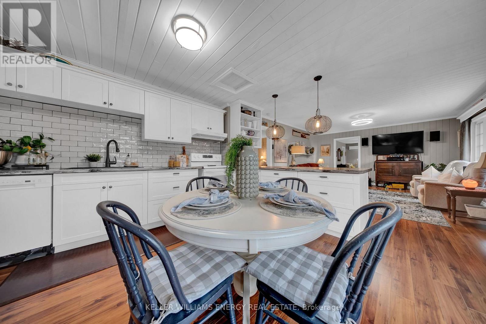 251 Lakeshore Road, Kawartha Lakes, Ontario  K0A 1M0 - Photo 9 - X12998056