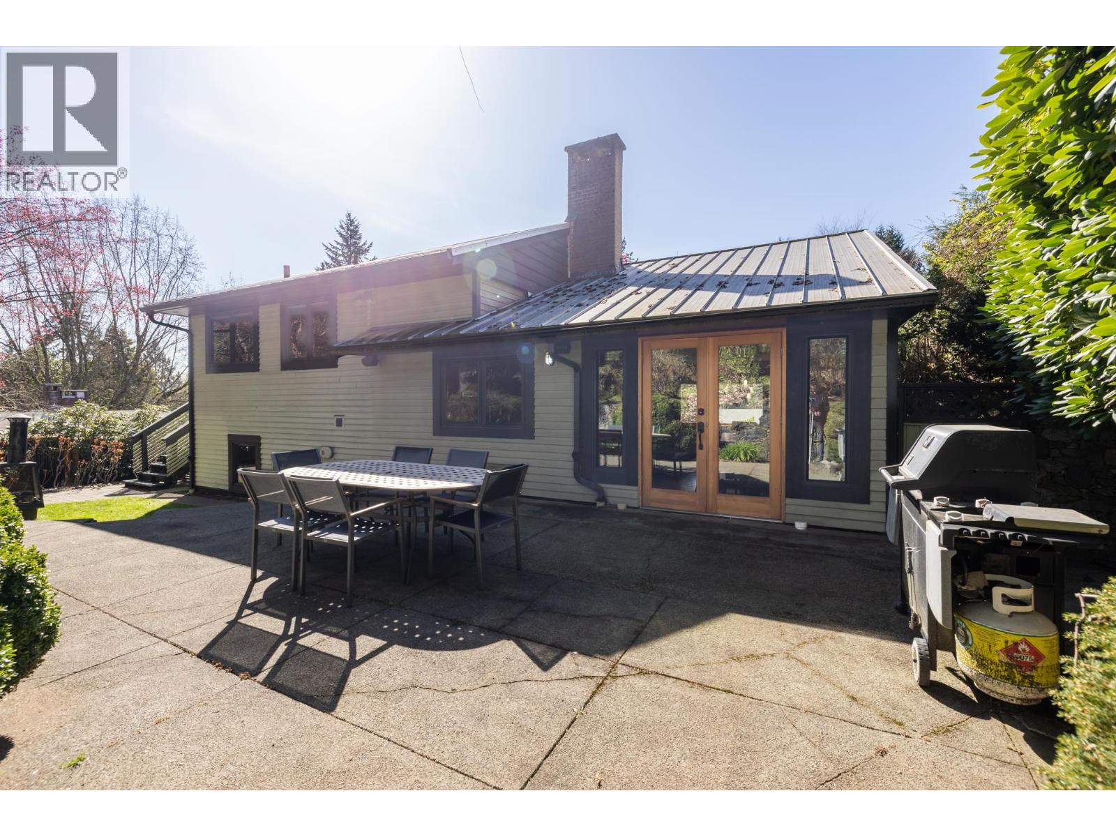 1374 E 15th Street, North Vancouver, British Columbia  V7J 1K8 - Photo 17 - R3111019