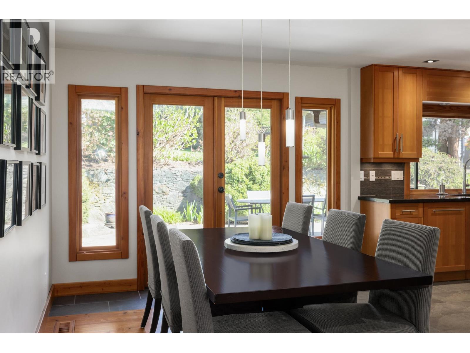 1374 E 15th Street, North Vancouver, British Columbia  V7J 1K8 - Photo 11 - R3111019