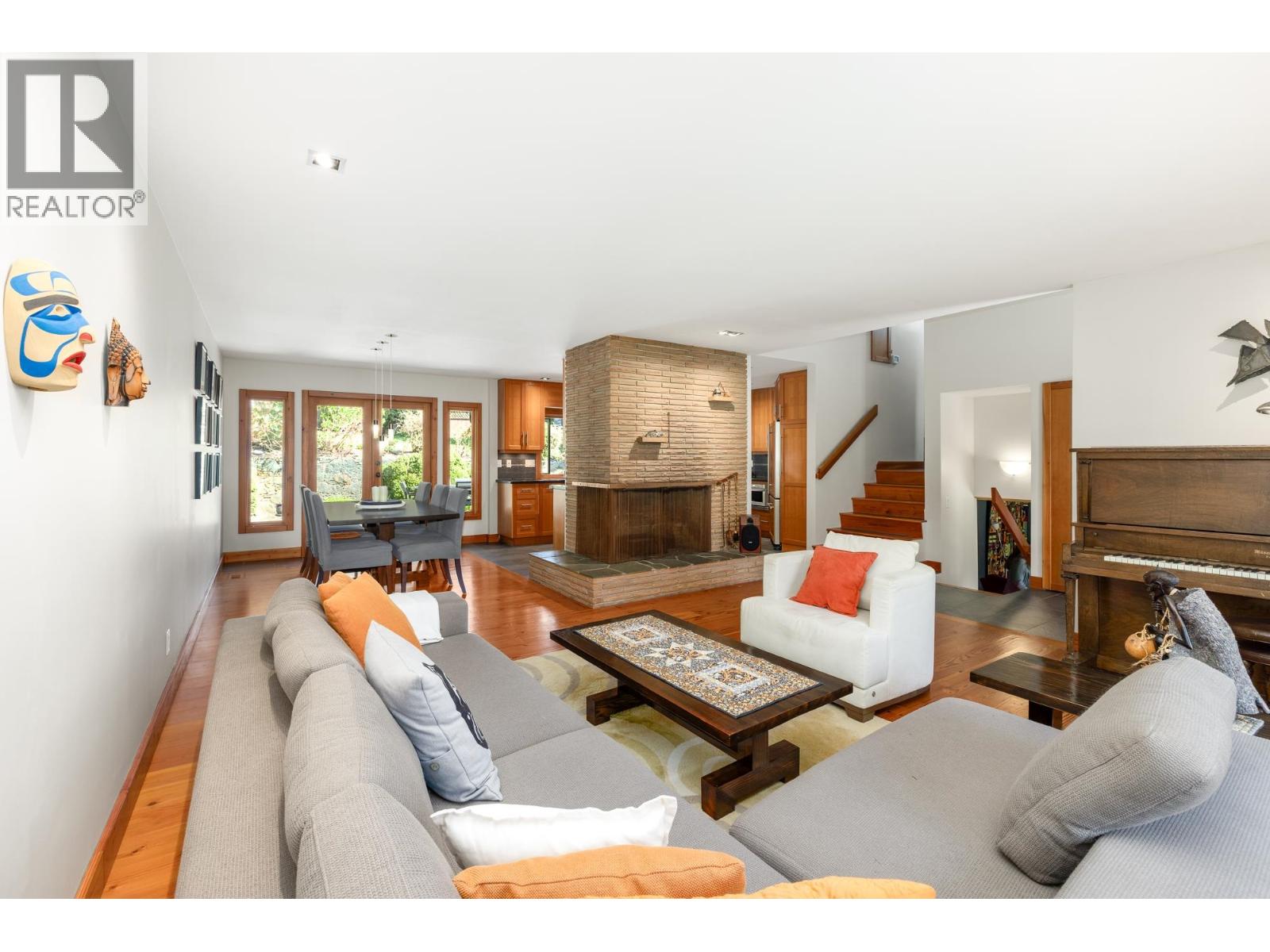 1374 E 15th Street, North Vancouver, British Columbia  V7J 1K8 - Photo 9 - R3111019