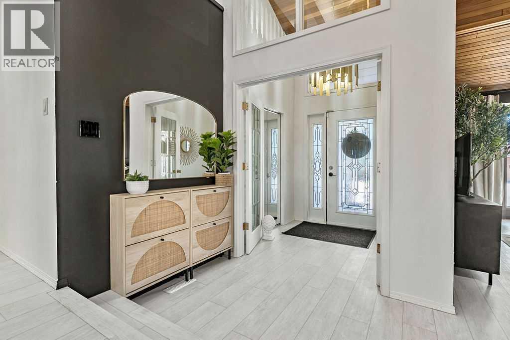 162 Woodbend Way, Okotoks, Alberta T1S 1M1 - Photo 3 - A2287796