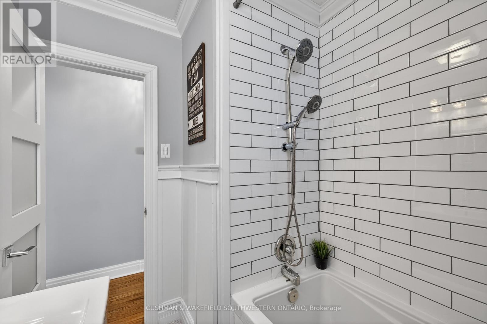 56 Thomas Janes Drive, London South, Ontario  N6C 2G9 - Photo 11 - X12998066