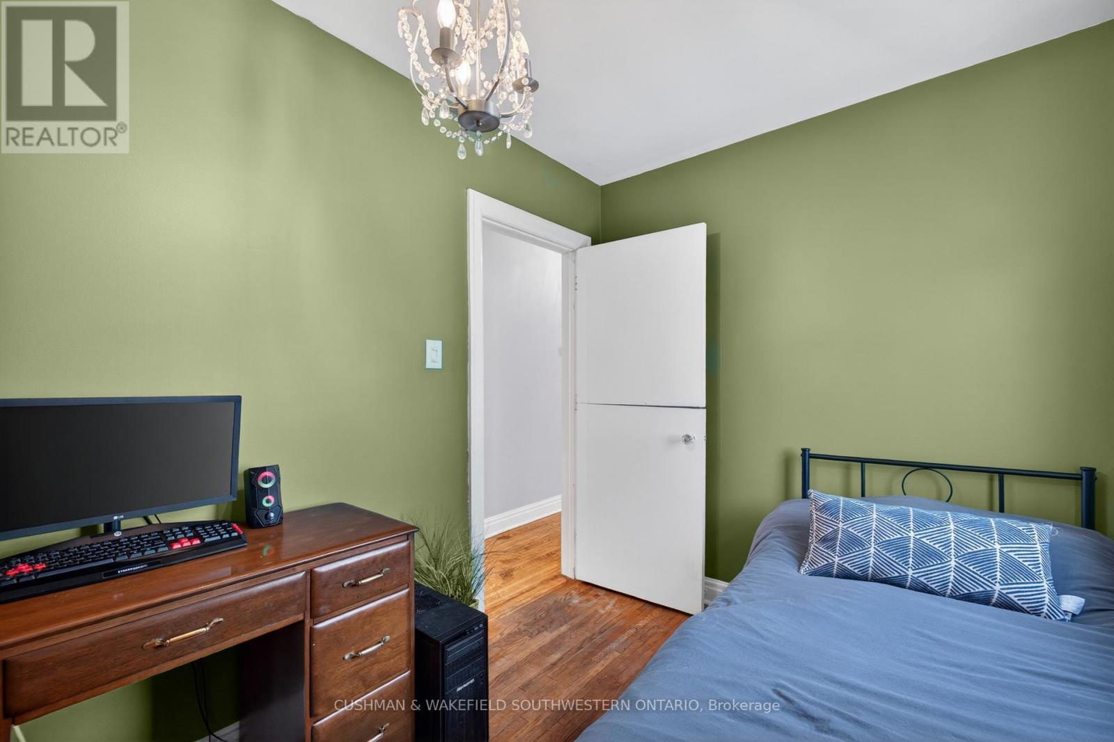 56 Thomas Janes Drive, London South, Ontario  N6C 2G9 - Photo 12 - X12998066