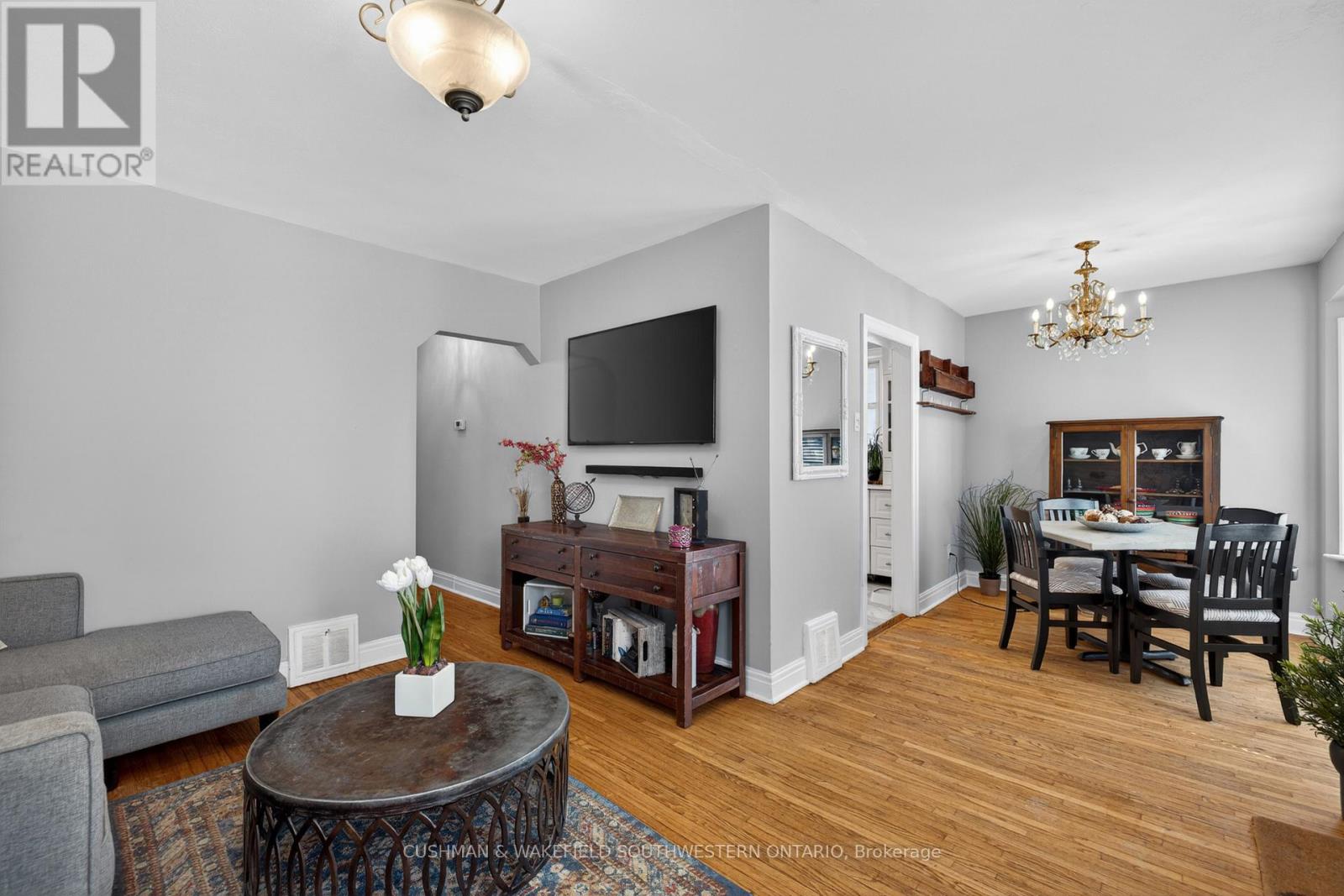 56 Thomas Janes Drive, London South, Ontario  N6C 2G9 - Photo 4 - X12998066