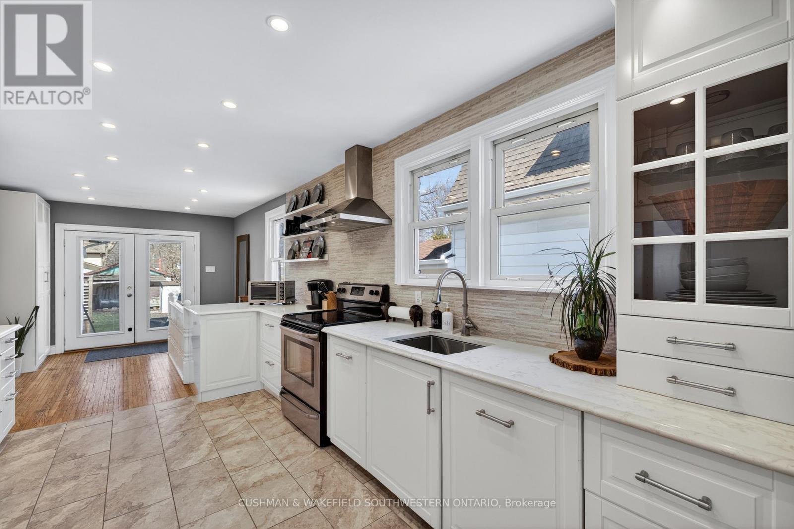 56 Thomas Janes Drive, London South, Ontario  N6C 2G9 - Photo 7 - X12998066