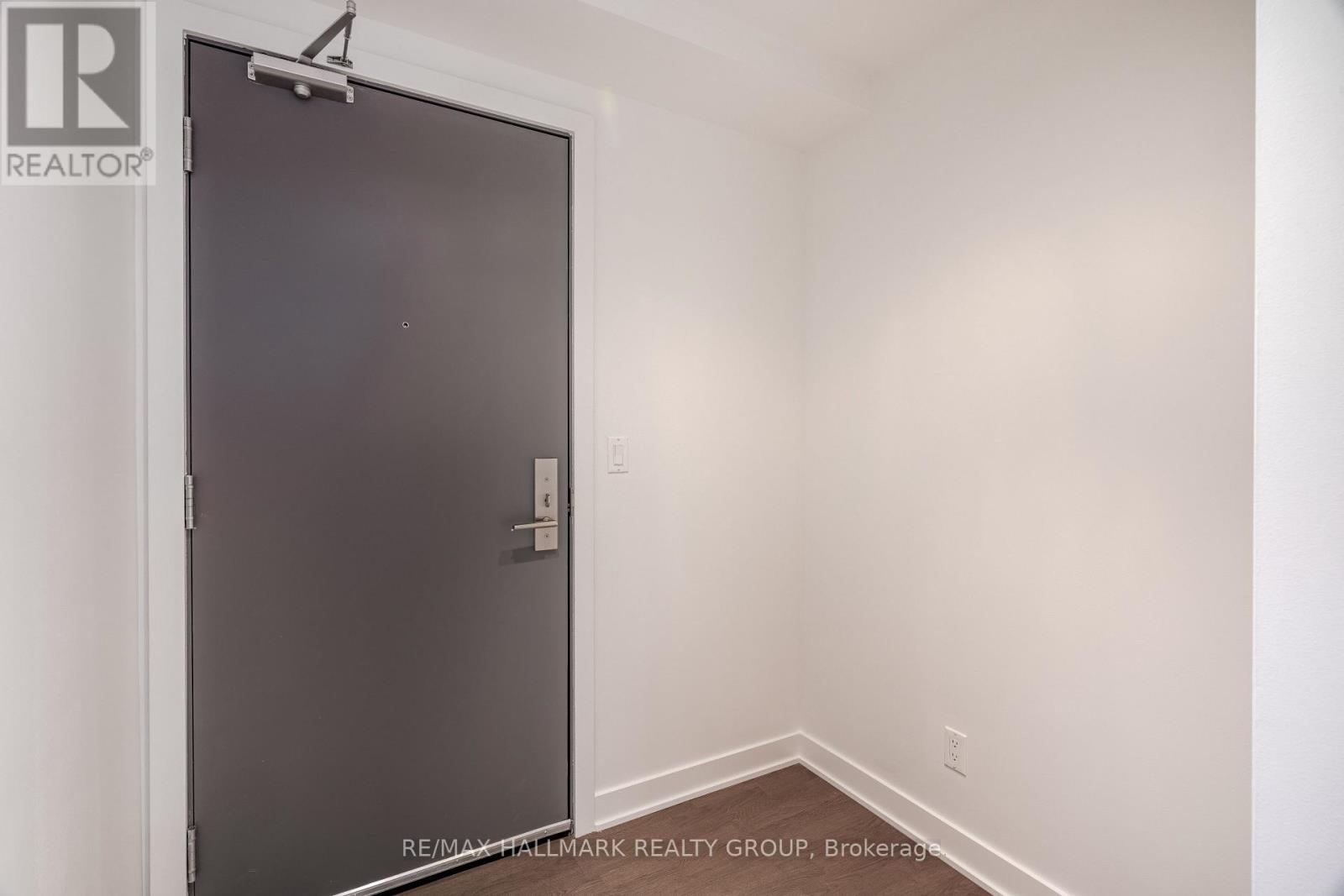 710 - 203 Catherine Street W, Ottawa, Ontario  K2P 1J5 - Photo 3 - X12998108