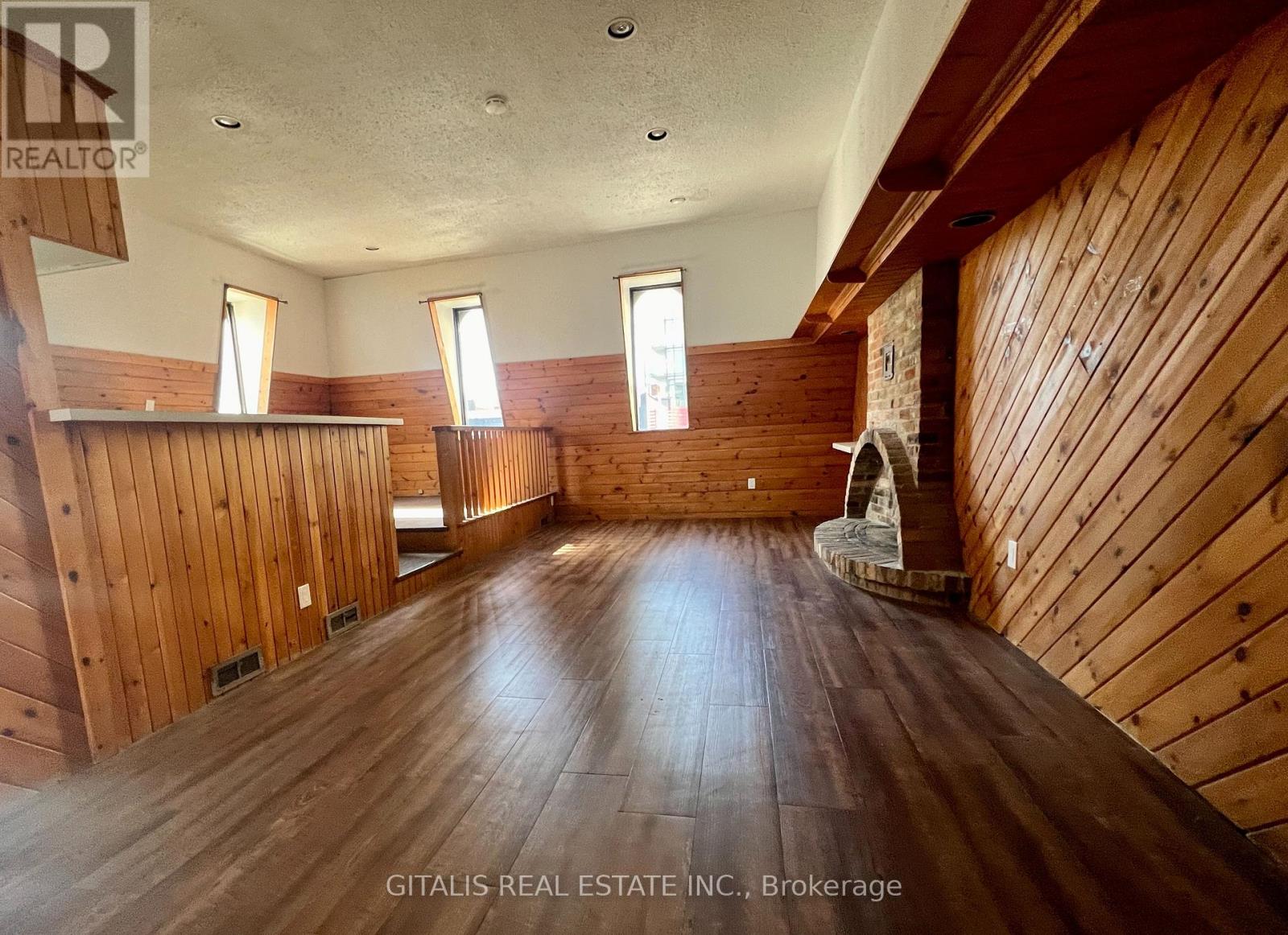 300 - 639 Yonge Street, Toronto, Ontario  M4Y 1Z9 - Photo 4 - C12714644