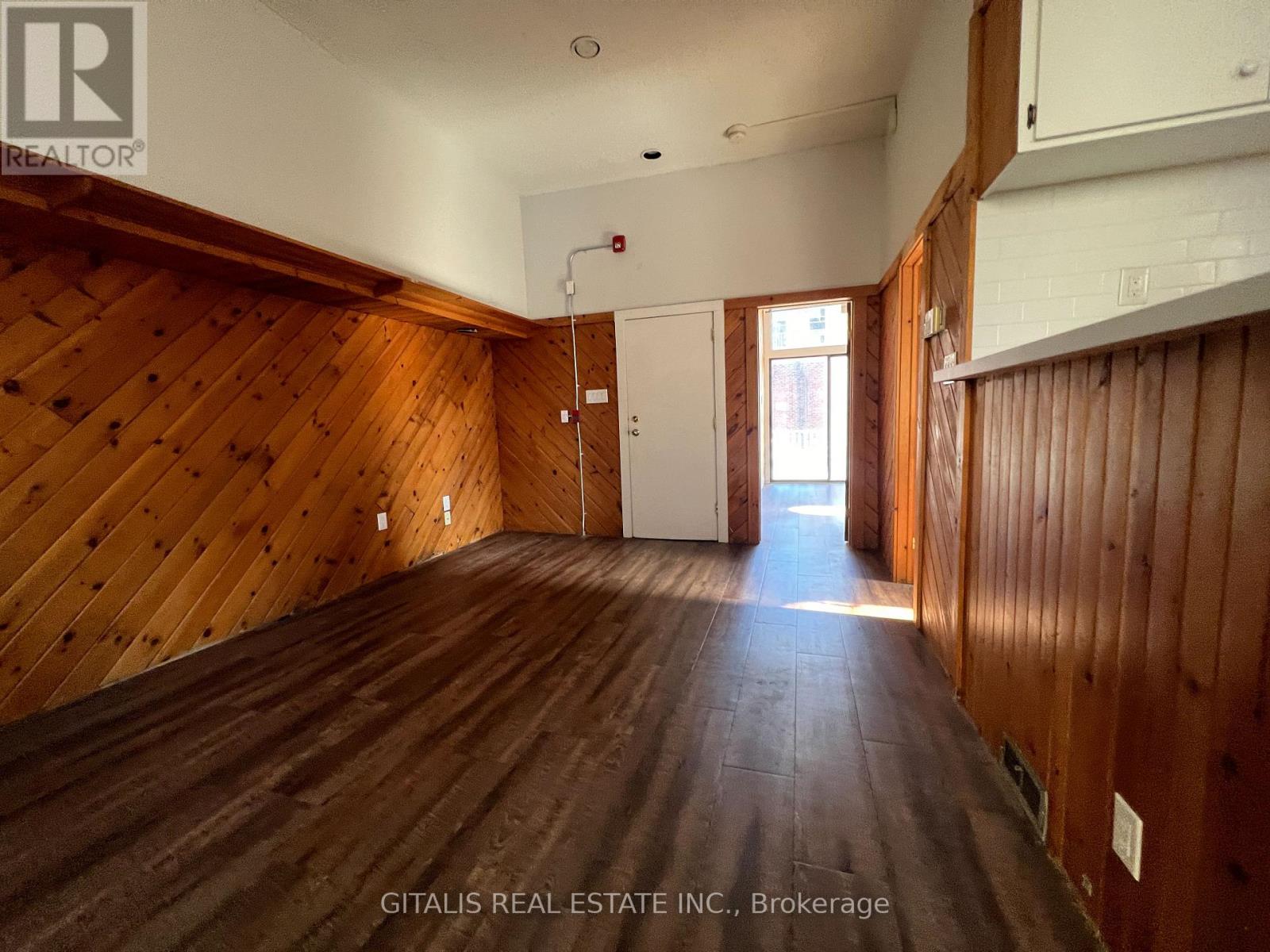 300 - 639 Yonge Street, Toronto, Ontario  M4Y 1Z9 - Photo 3 - C12714644